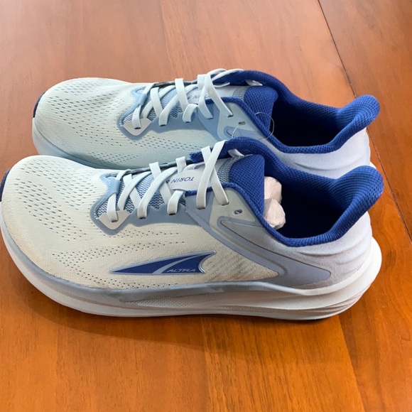 Altra Torin 8 Shoes SAMPLE. - Picture 3 of 4